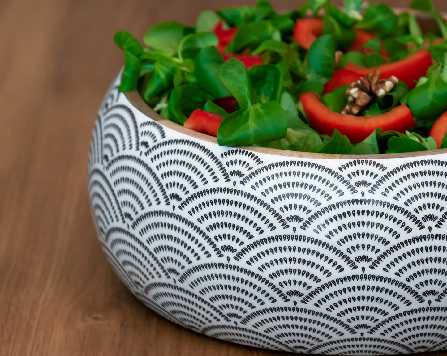 Dekorative Salatschüssel mit Besteck aus Mangoholz in Black Shell
