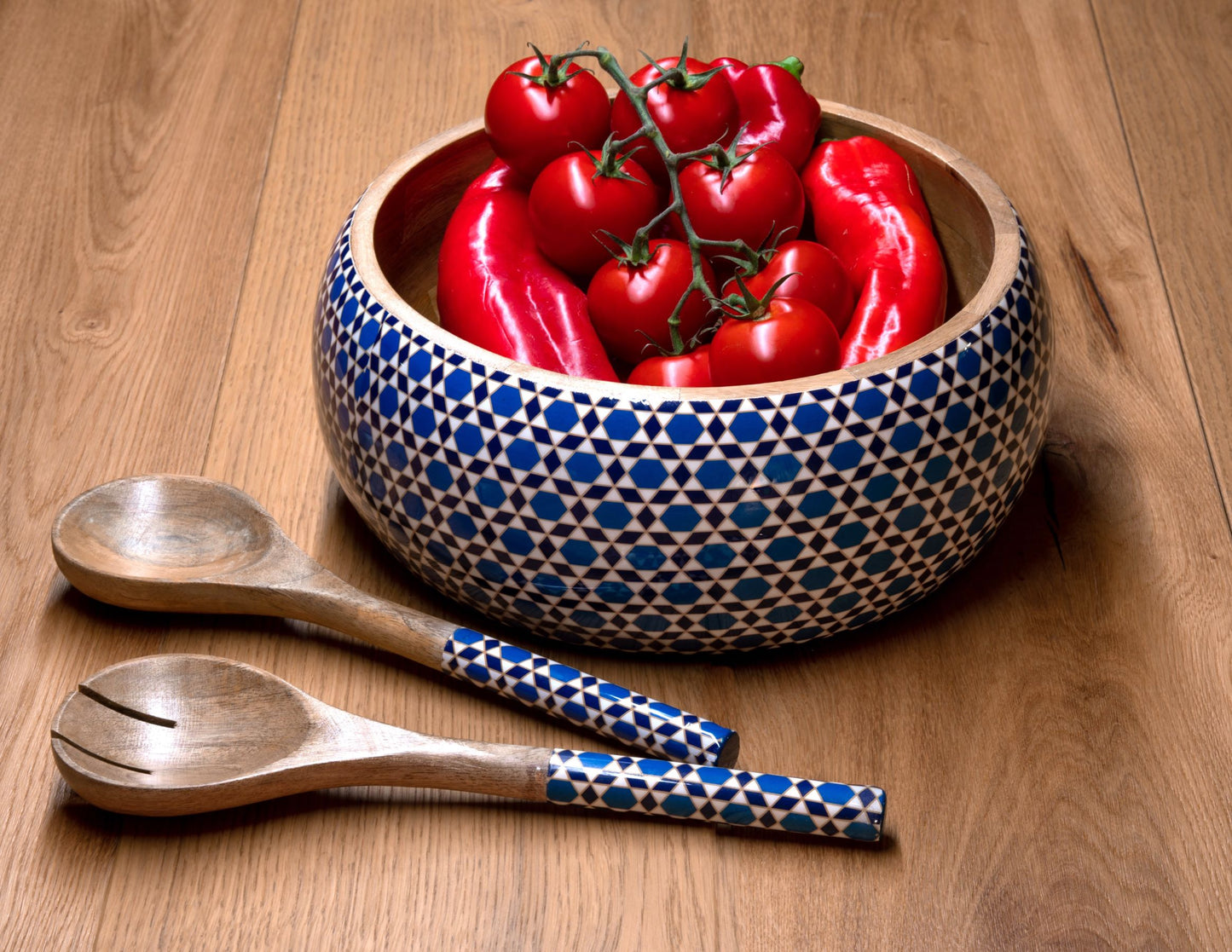 Dekorative Salatschüssel mit Besteck aus Mangoholz in Cobalt Blue